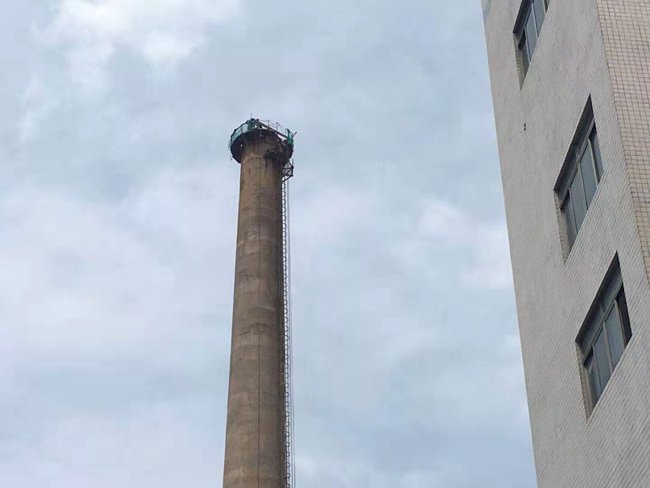 水泥烟囱拆除
